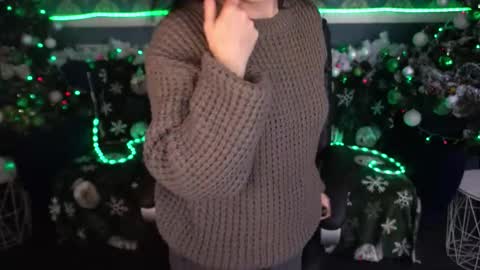 Snapshot of dafni_mon chatting on 12.22.25 Dafni Mon online show from 12.22.25