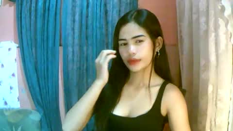 Im Dahlia online show from 03.30.26