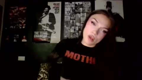 Snapshot of dahlia_adore chatting on 10.28.25 dahlia_adore online show from 10.28.25