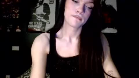 Snapshot of dahlia_adore chatting on 10.29.25 dahlia_adore online show from 10.29.25