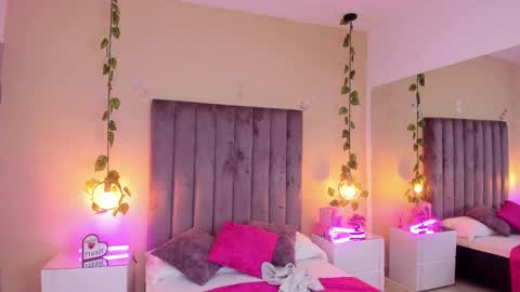 Dahlia online show from 09.24.25