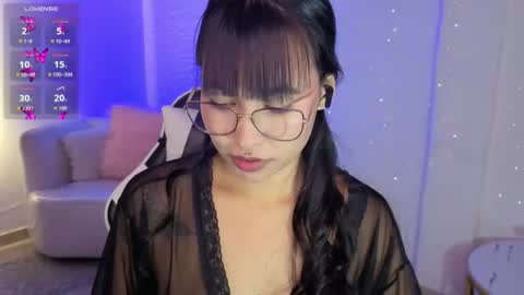 Snapshot of dahlienne_vianne chatting on 07.04.26 Nicole online show from 07.04.26