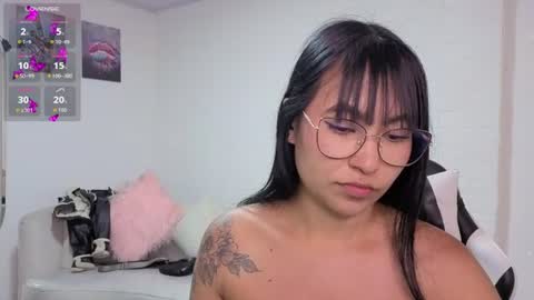 Snapshot of dahlienne_vianne chatting on 07.25.26 Nicole online show from 07.25.26