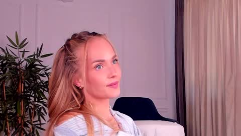 Snapshot of dahraveyne chatting on 05.04.26 Deea online show from 05.04.26