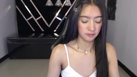 Snapshot of dahyan_ch chatting on 10.10.25 dahyan_ch online show from 10.10.25