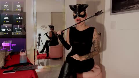  D A I L A  online show from 10.31.25