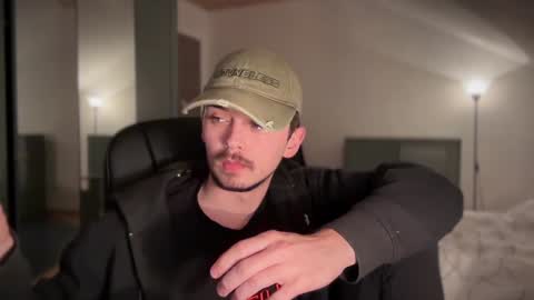 Snapshot of daimon_hall chatting on 01.19.25 Daimon online show from 01.19.25