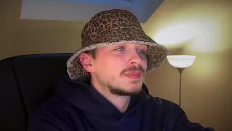 Snapshot of daimon_hall chatting on 03.10.25 Daimon online show from 03.10.25