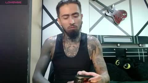 Snapshot of daimon_rock01 chatting on 07.27.26 felipe online show from 07.27.26
