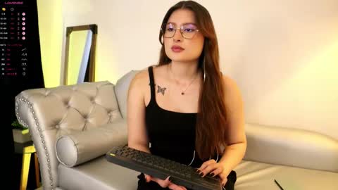 Lauren            online show from 10.21.25