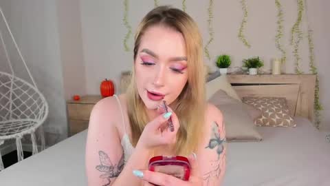 Snapshot of daisy_beckerr chatting on 05.29.26 Viickie online show from 05.29.26