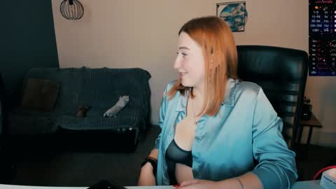 Snapshot of daisy_candy chatting on 12.03.24 Little Di online show from 12.03.24