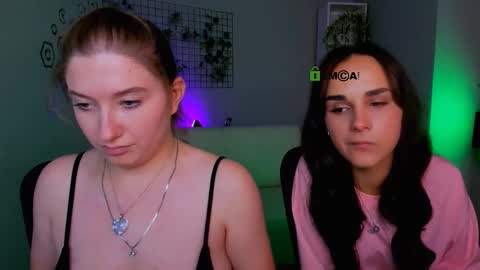 Snapshot of daisy_candy chatting on 09.27.25 Little Di online show from 09.27.25