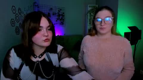 Snapshot of daisy_candy chatting on 10.12.25 Little Di online show from 10.12.25