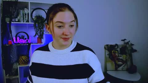 Snapshot of daisy_candy chatting on 10.31.25 Little Di online show from 10.31.25