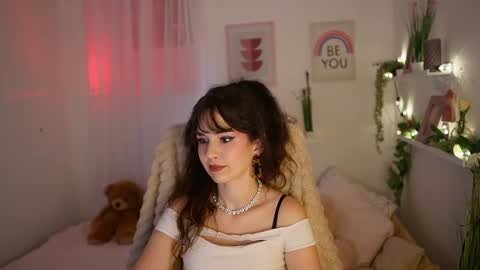Snapshot of daisy_lowe_ chatting on 07.20.26 Daisy online show from 07.20.26