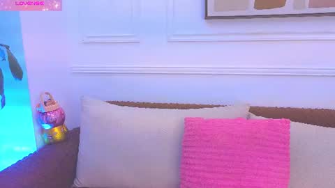 Daisy Price online show from 06.12.26
