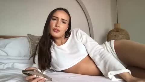 Snapshot of daisyfayer chatting on 09.19.25 Daisy online show from 09.19.25