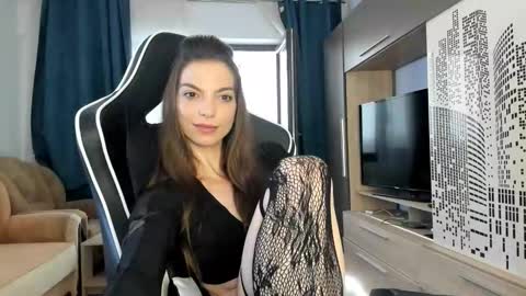 Snapshot of daisysland chatting on 10.12.25 Beatrice online show from 10.12.25