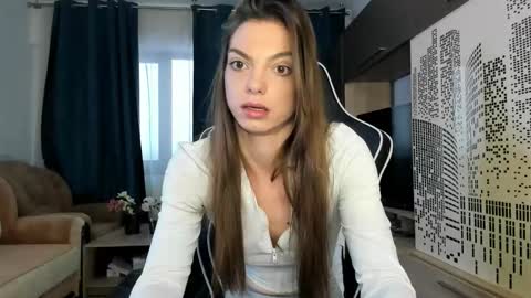 Snapshot of daisysland chatting on 12.15.25 Beatrice online show from 12.15.25