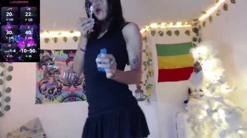 Snapshot of dakkohott chatting on 12.20.25 Dakko online show from 12.20.25