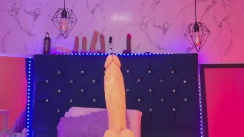 dakotaa_johnson online show from 06.06.26