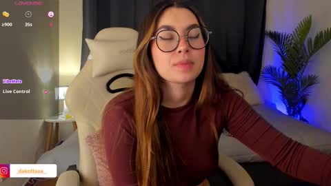 dakottaa__ online show from 11.07.25