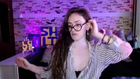 Snapshot of dalia_peach chatting on 11.15.25 Dalia online show from 11.15.25