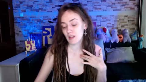 Snapshot of dalia_peach chatting on 11.17.25 Dalia online show from 11.17.25