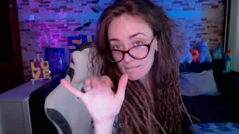 Snapshot of dalia_peach chatting on 11.19.25 Dalia online show from 11.19.25