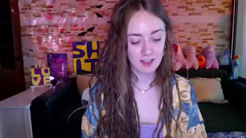 Snapshot of dalia_peach chatting on 11.20.25 Dalia online show from 11.20.25