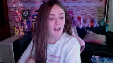 Snapshot of dalia_peach chatting on 11.23.25 Dalia online show from 11.23.25