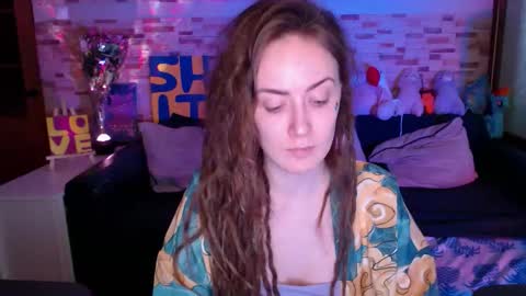Snapshot of dalia_peach chatting on 11.26.25 Dalia online show from 11.26.25