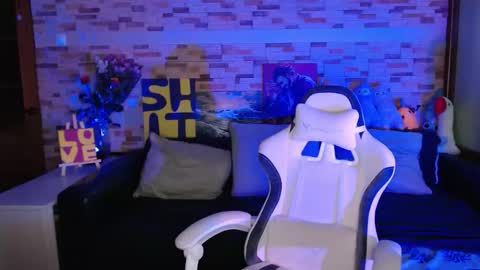 Snapshot of dalia_peach chatting on 12.01.25 Dalia online show from 12.01.25