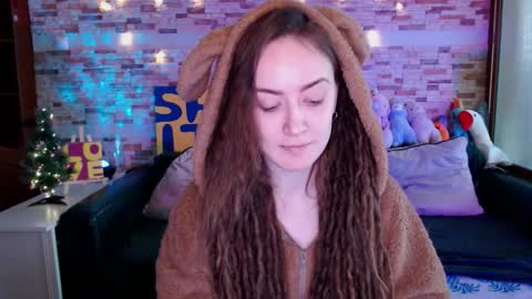 Snapshot of dalia_peach chatting on 12.05.25 Dalia online show from 12.05.25