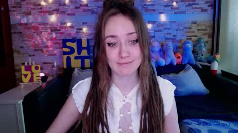 Snapshot of dalia_peach chatting on 12.21.25 Dalia online show from 12.21.25