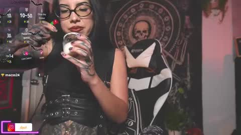 Snapshot of dalia_vorhees chatting on 11.22.25 dalia_vorhees online show from 11.22.25