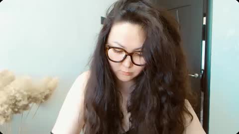 Snapshot of dalidayes chatting on 03.30.26 Dali online show from 03.30.26