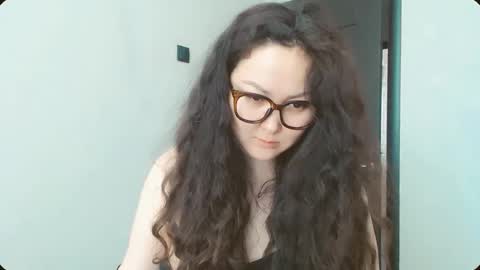 Snapshot of dalidayes chatting on 04.13.26 Dali online show from 04.13.26