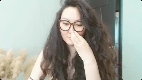 Snapshot of dalidayes chatting on 04.15.26 Dali online show from 04.15.26