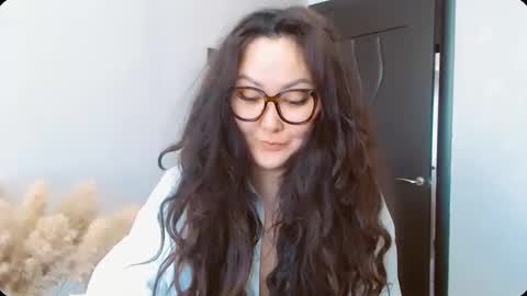 Snapshot of dalidayes chatting on 04.19.26 Dali online show from 04.19.26