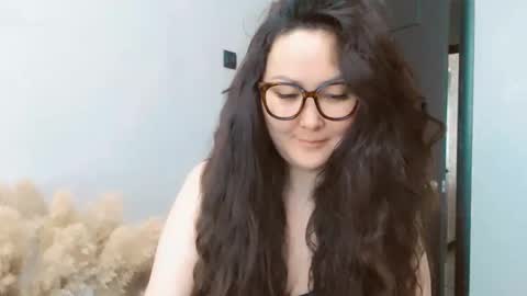 Snapshot of dalidayes chatting on 05.17.26 Dali online show from 05.17.26