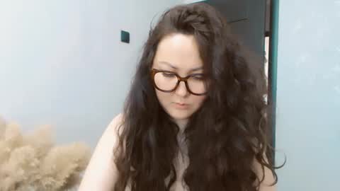 Snapshot of dalidayes chatting on 05.29.26 Dali online show from 05.29.26