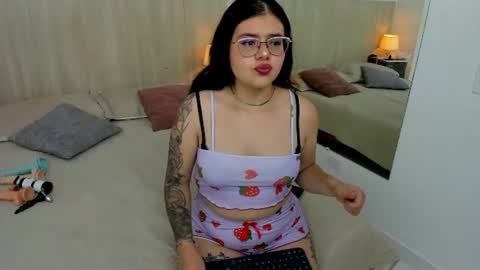 Snapshot of damaris_ponce chatting on 06.30.26 Damaris Ponce online show from 06.30.26