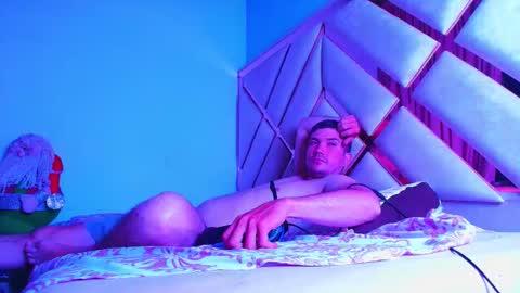 Snapshot of damian_0424 chatting on 11.01.25 damian online show from 11.01.25