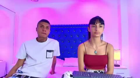 Snapshot of damian_and_roxanne chatting on 11.07.25 DAMIAN AND ROXANNE. online show from 11.07.25