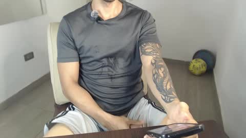 Snapshot of damian_muscle chatting on 09.25.25 Damian online show from 09.25.25