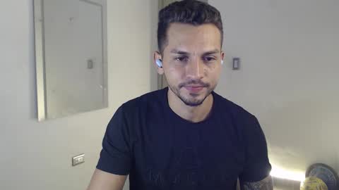 Snapshot of damian_muscle chatting on 10.03.25 Damian online show from 10.03.25