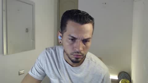 Snapshot of damian_muscle chatting on 10.13.25 Damian online show from 10.13.25