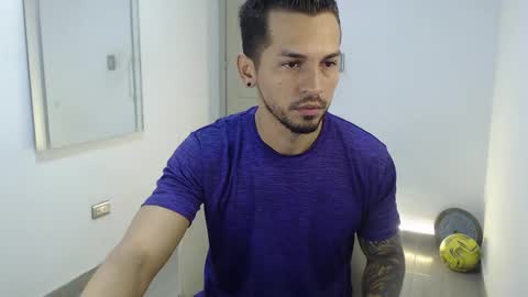 Snapshot of damian_muscle chatting on 10.14.25 Damian online show from 10.14.25